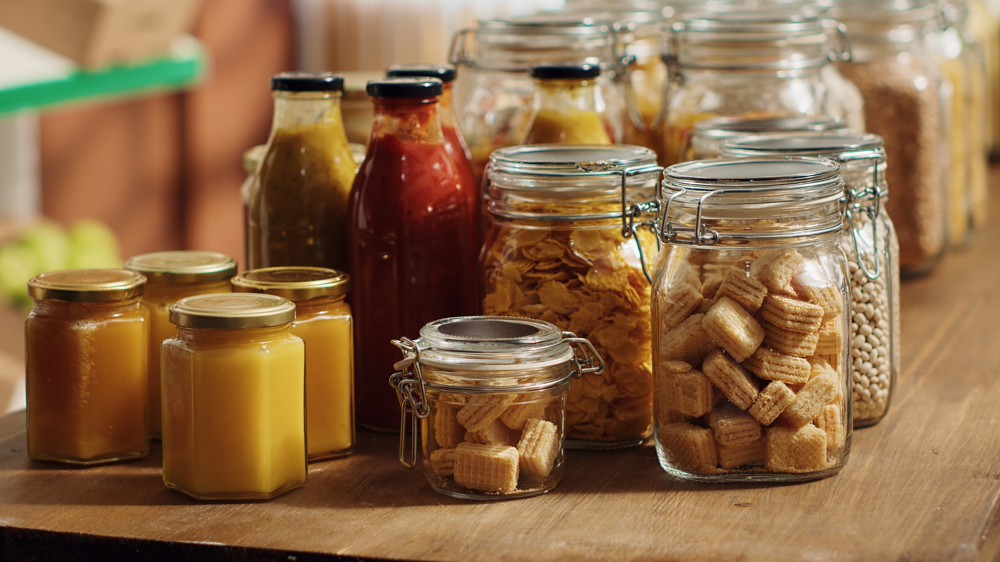 Food and sauce containers